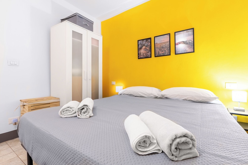 Rosa Homes THE YELLOW