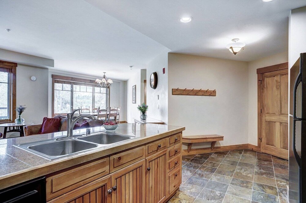 Ski-in Mountain Thunder Lodge 2 Bedroom Condo