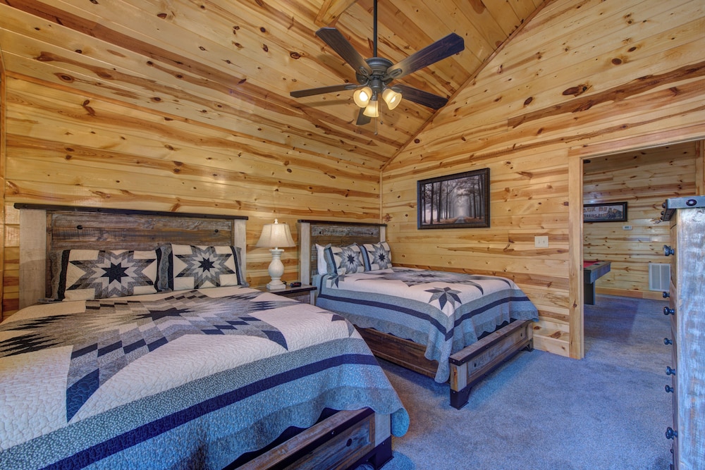Chilling Bear Lodge