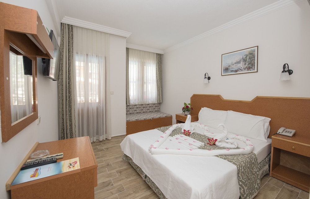 Belcehan Beach Hotel - Image 16