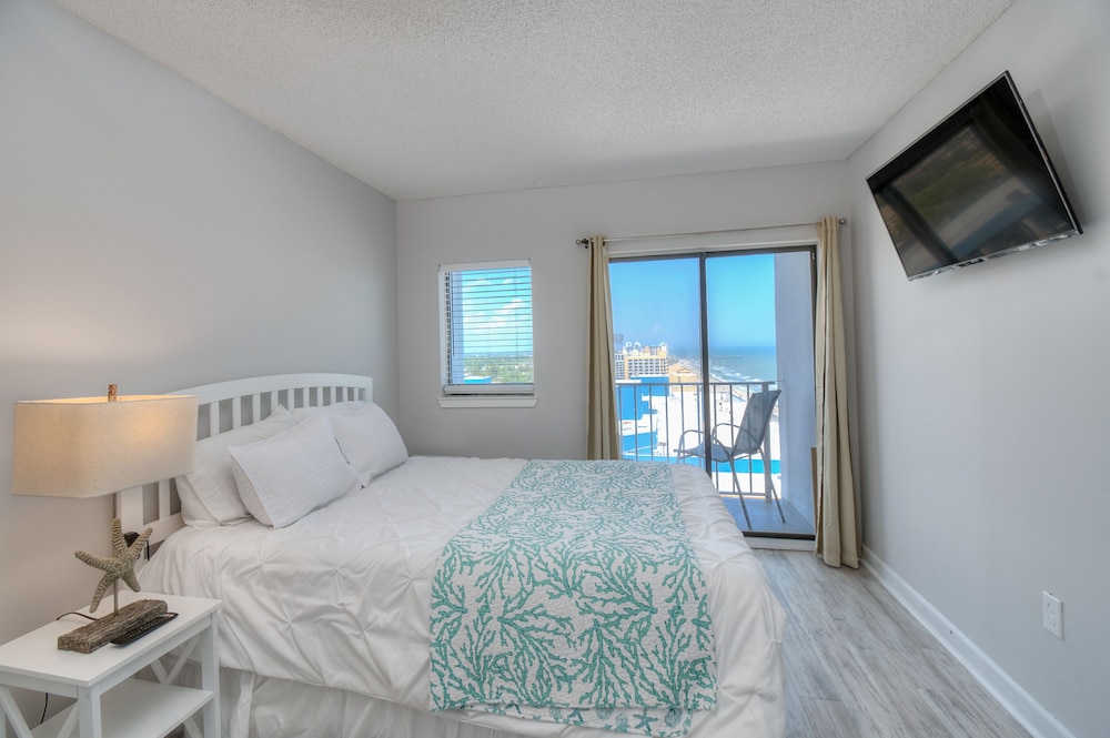 The Palace Resort by Elliott Beach Rentals