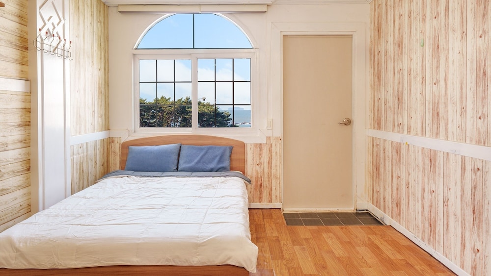 Taean Vintage House Pet-friendly Pension