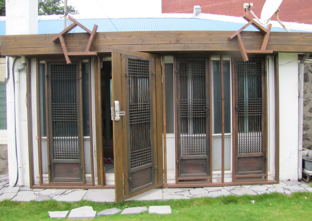 Dumbhouse Eho