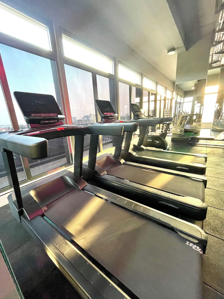 Elite Luxury Suites at Diamond in City