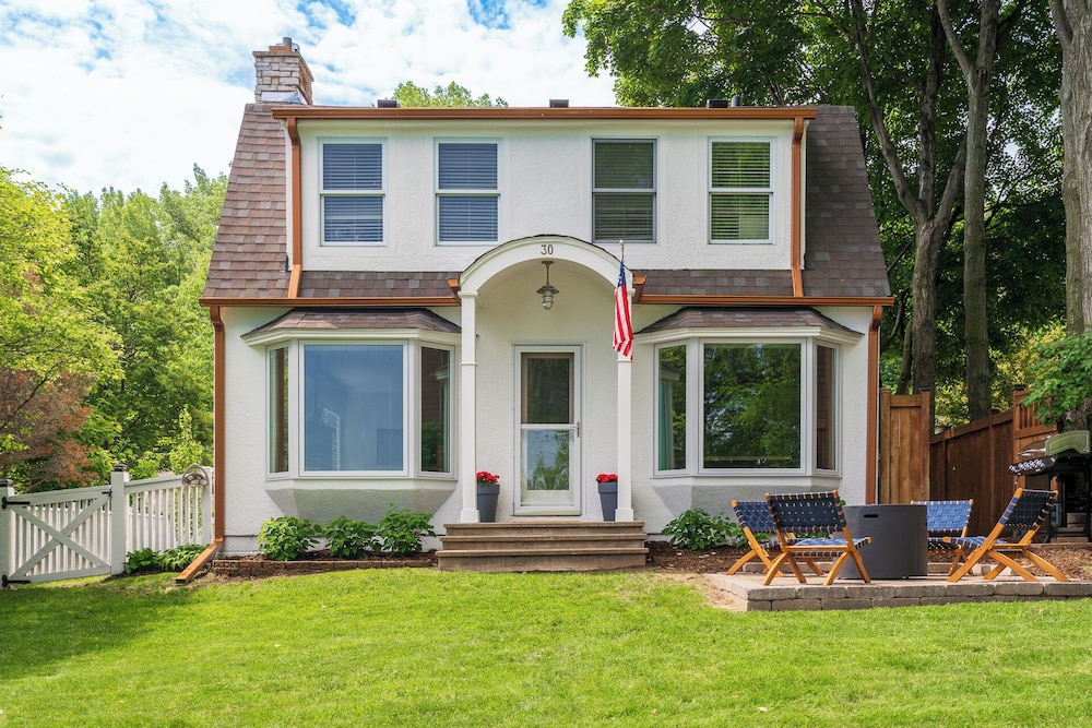 Lakefront Cottage