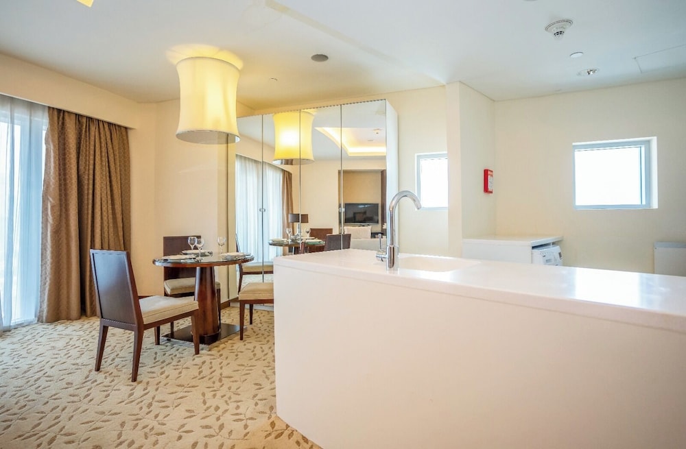 Lux 1BR Apt in Dubai Mall Residences