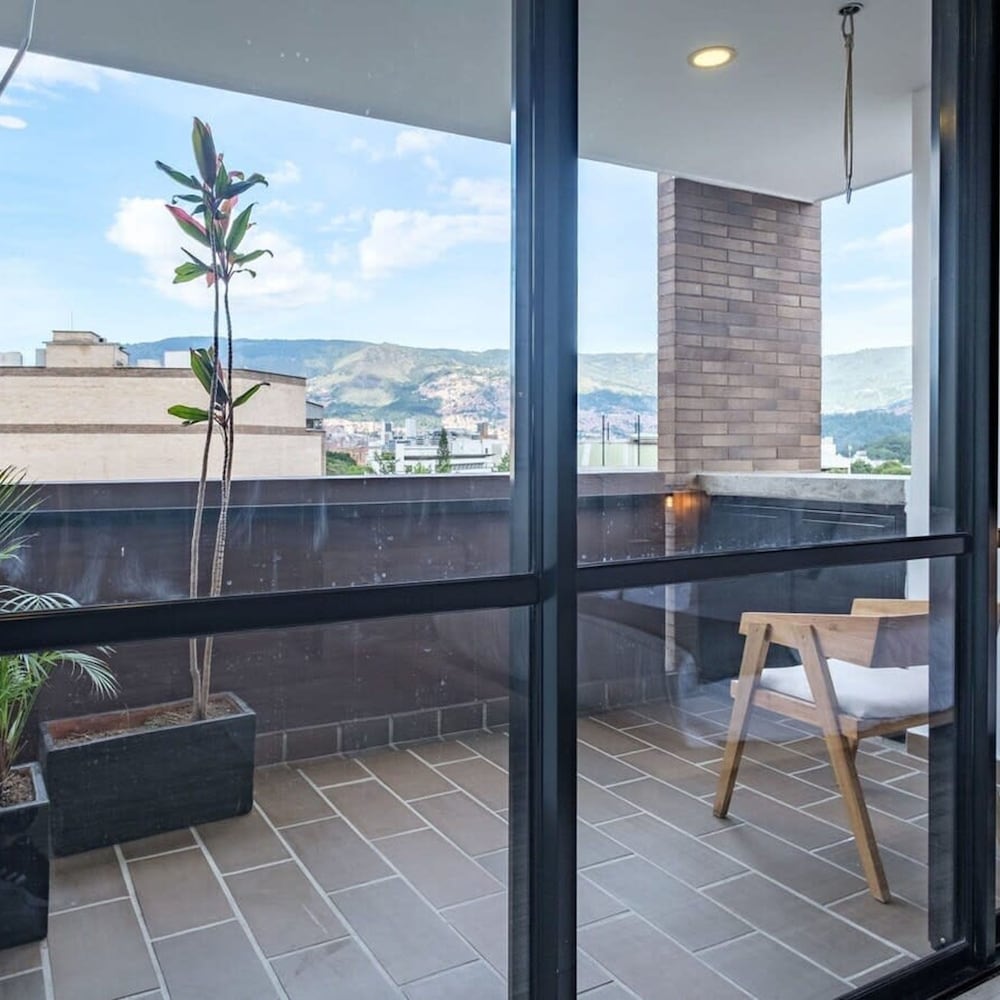 w Beautiful Loft With Balcony in Laureles