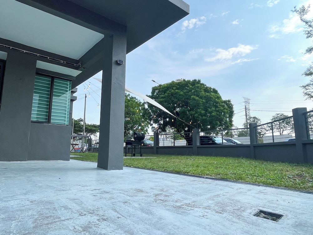 Corner House Puchong 18 pax Kid BBQ