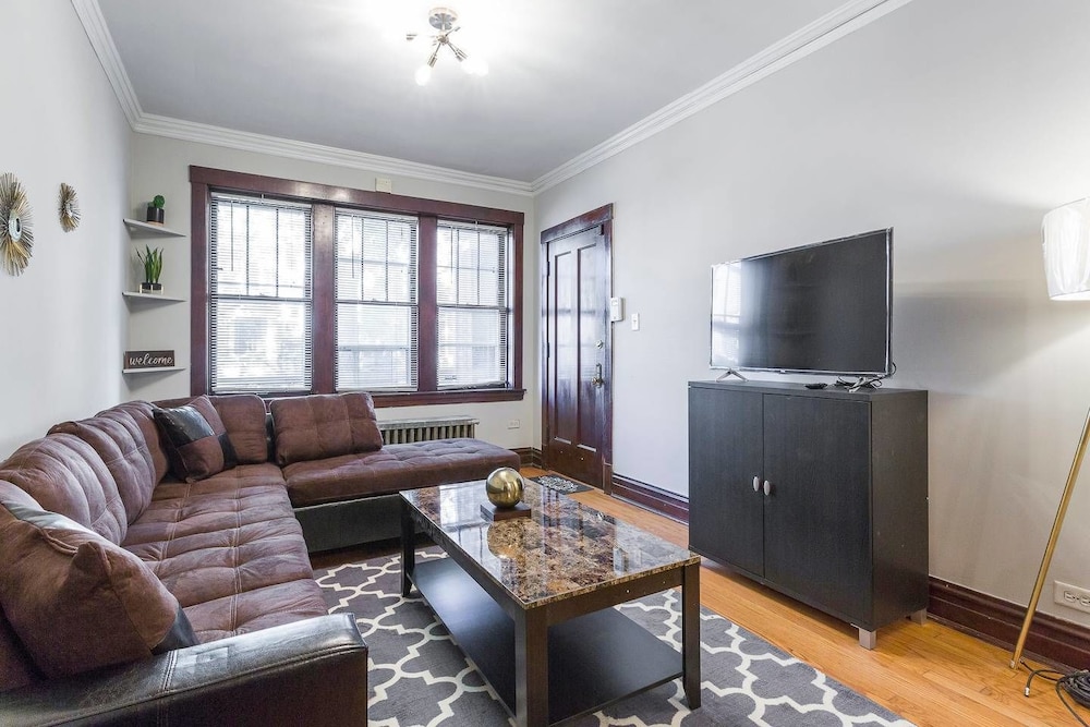 Chicago Vacations - Vintage Uki Village Charmer, Quiet Cozy 2 BDR - Property Image 7