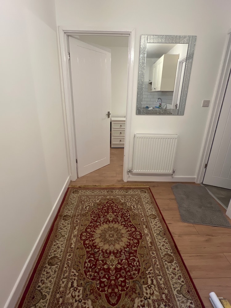 Cosy 1 Bed Retreat in Walsall - Wifi & Parking