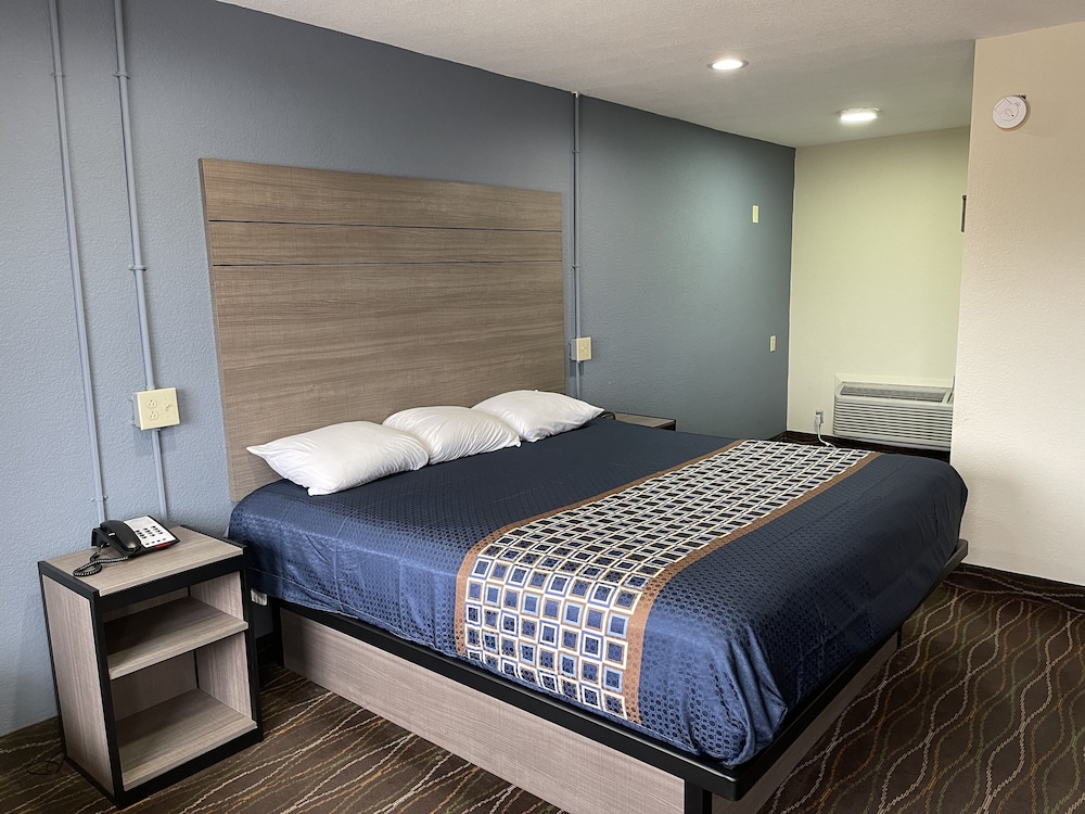 Americas Best Value Inn Alexandria - Property Image 17