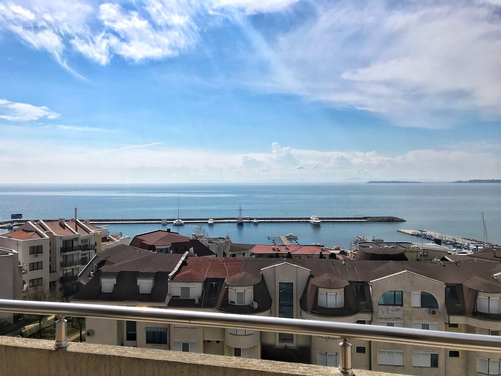 Lazur 5 Apartments