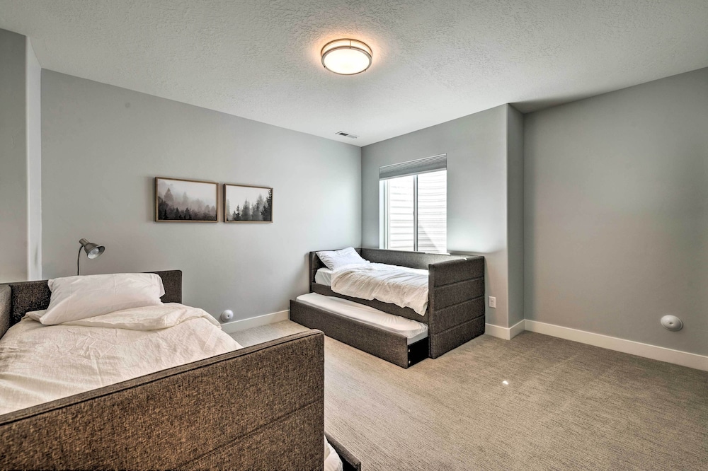 Modern Group-friendly Home, 15 Mi to Downtown Slc! view 4
