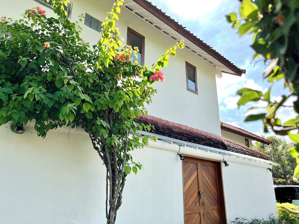 Charming Two Bedroom Villa Near Seminyak