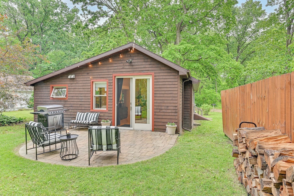 Walk to Kelsey Lake: Cassopolis Home w/ Yard!