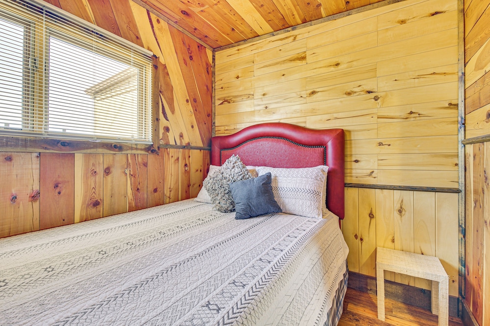 Riverside Retreat in Bridgeport w/ Game Room!