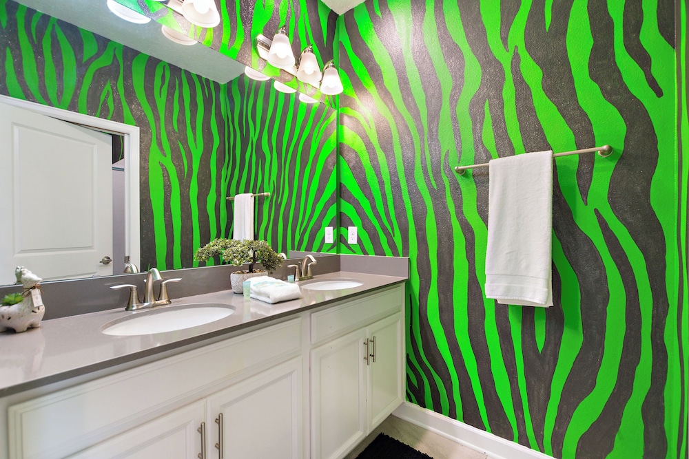 Wonderland Sleeps 14 Free Waterparks and South Facing Pool
