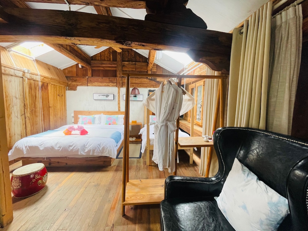 Jia Kedi Ancient House Cultural Homestay