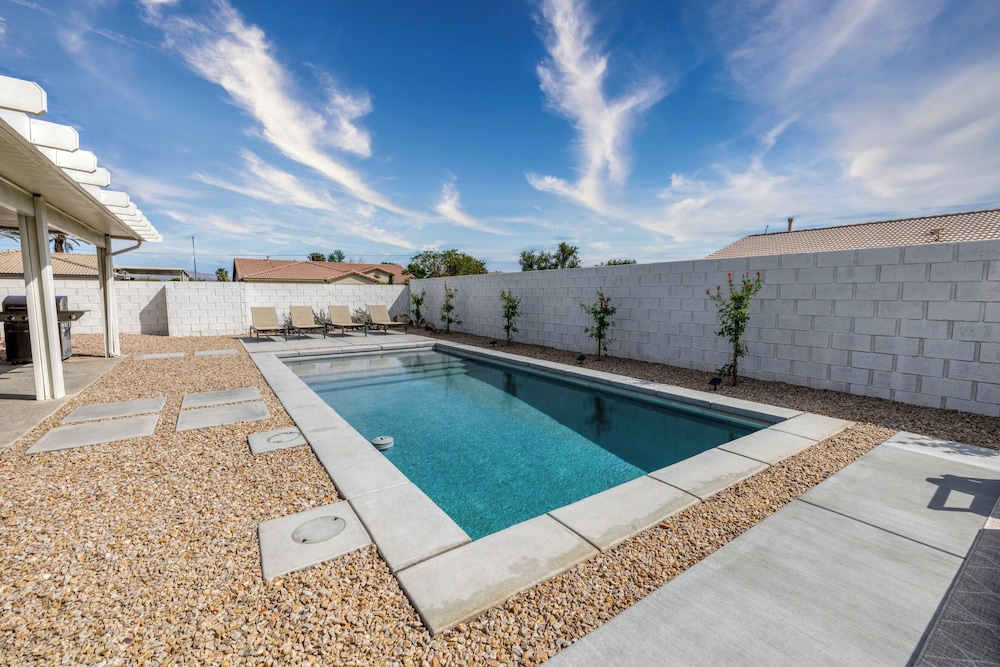 Montego by Avantstay Private Yard w/ Pool & Hot Tub