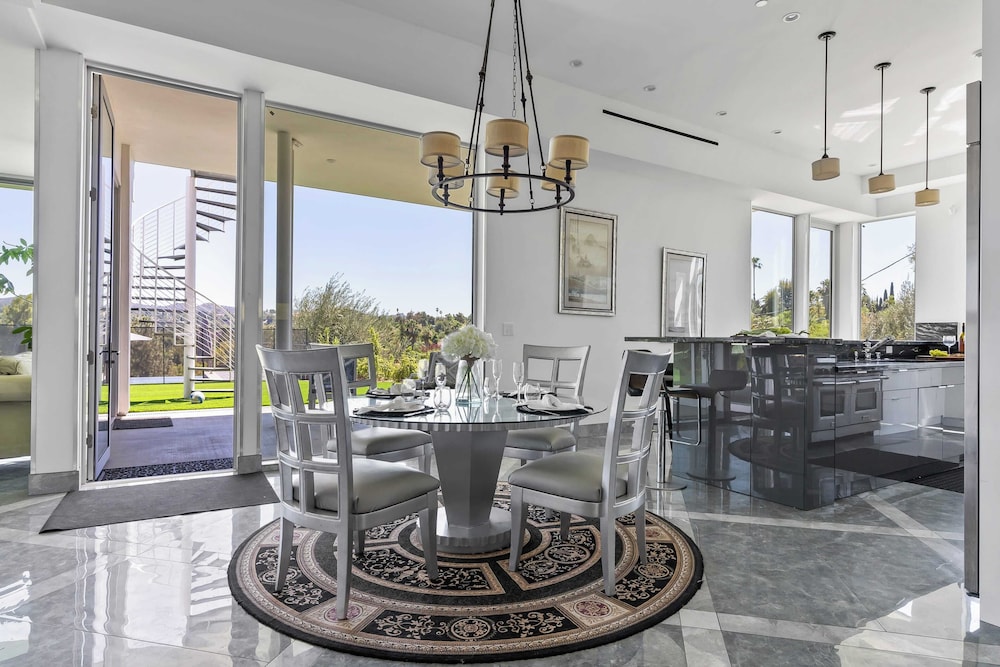 Luxe LA Escape w/ Pool, Views & Game Room Alta Vista Estate by Avantstay