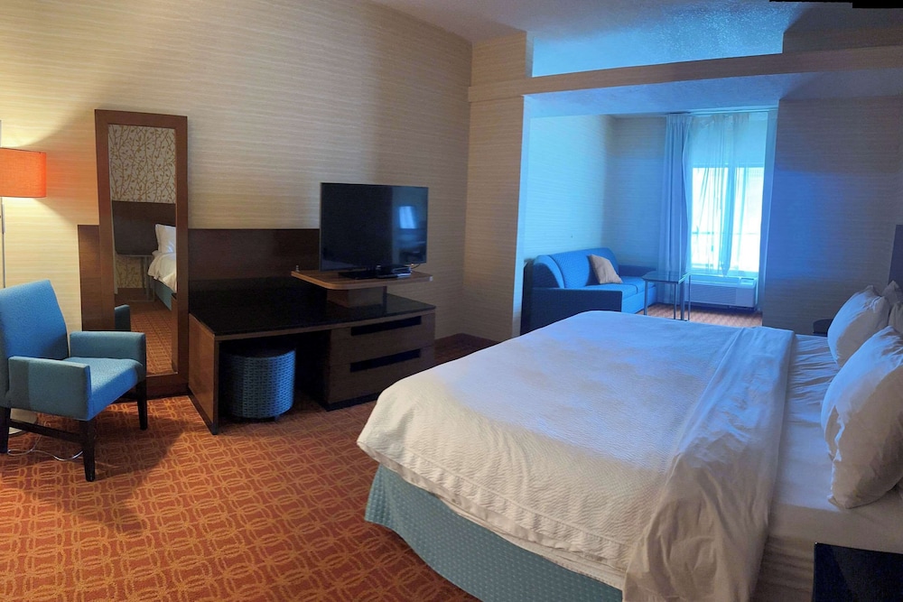 Comfort Inn & Suites view 3
