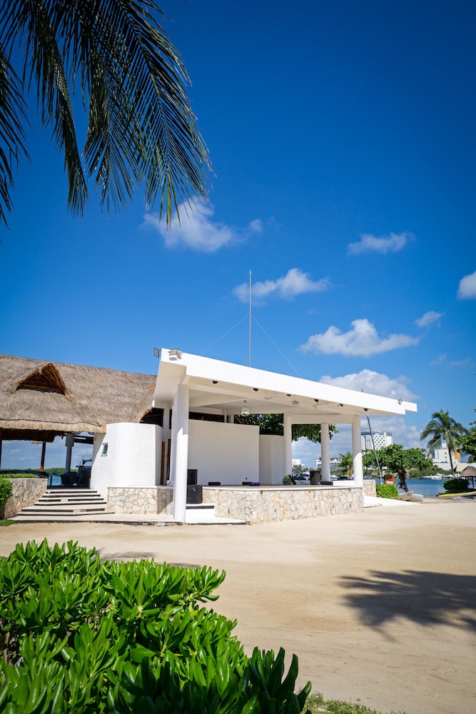 Sunset Marina Resort & Yacht Club