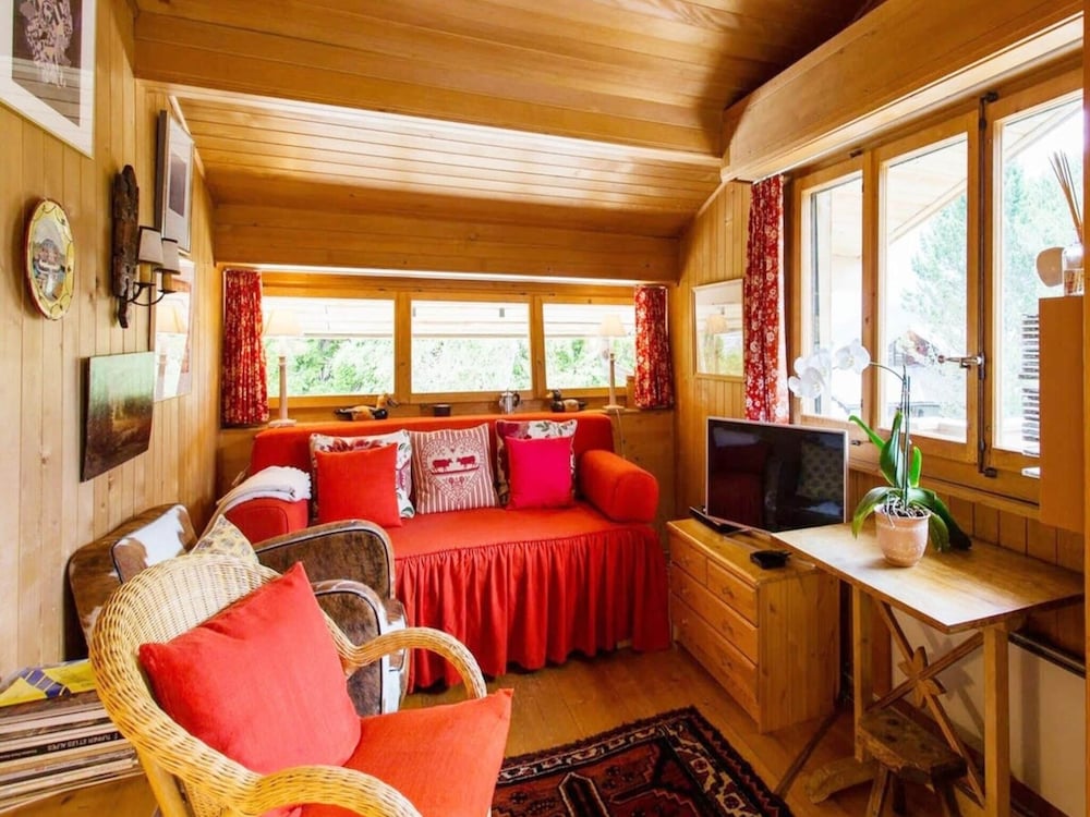 Cosy Chalet With top View
