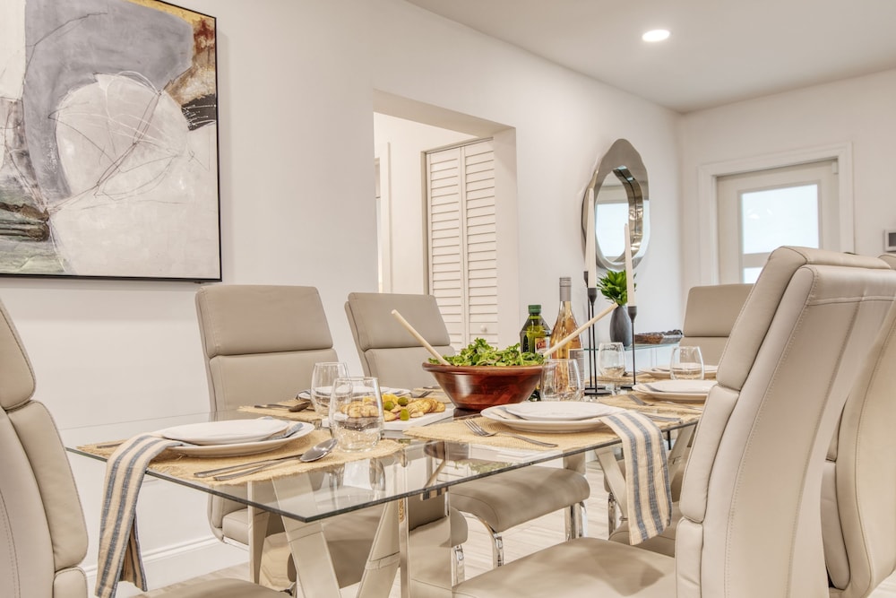 Turtle Nest by Avantstay Near Downtown Beaches - Chic FL Escape