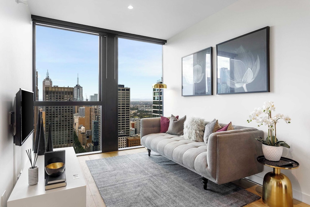 Luxuria Apartments - Collins House