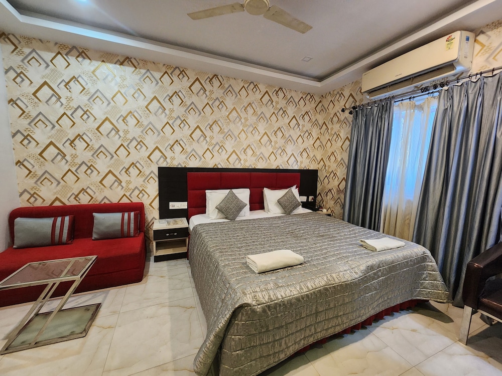 Hotel Orchid Plaza