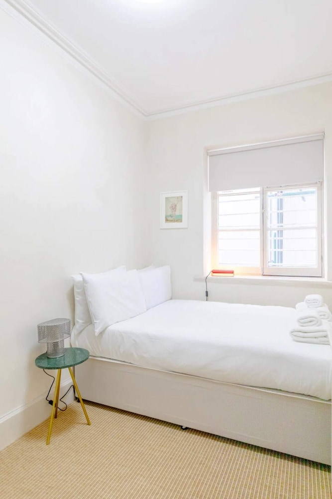Stylish 2BD Flat - 5 Minute Walk to Notting Hill!