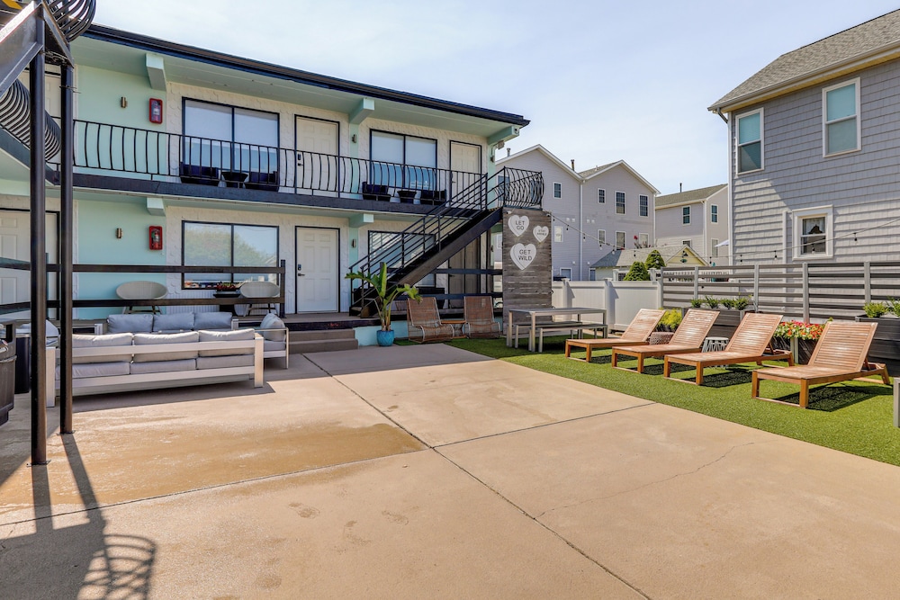 Wildwood Condo: Community Pool, Walk to Beach! view 2