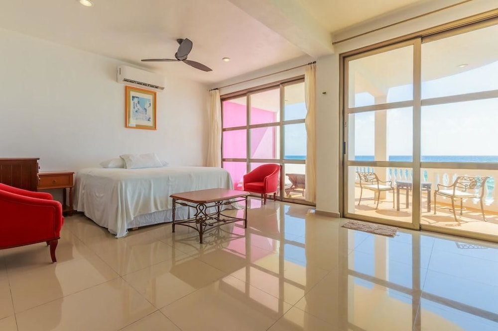 Villa Elena - Entire Property view 3