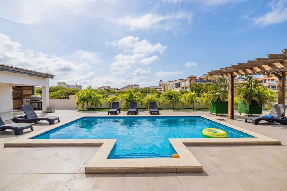 NEW 6BR Villa w Pool Across Street Palmbeach