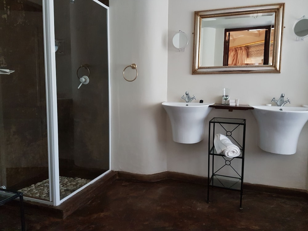 Blue Mountain Luxury Lodge