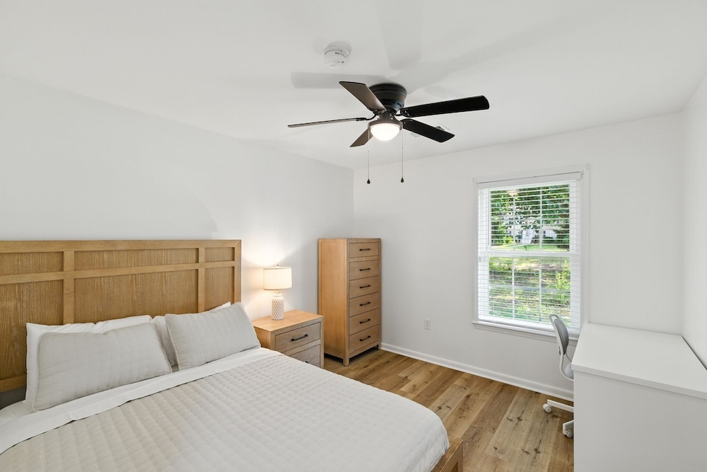 Family Getaway 9BR Open-concept Retreat
