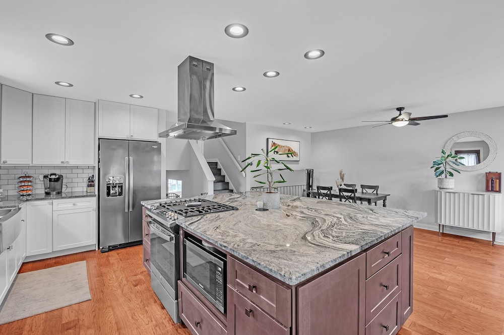 Modern Retreat With Private Pool & Yard 3 Bedroom Home