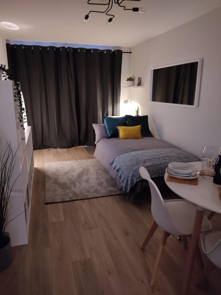 Fantastic Centrally Located 1 bed Apartment view 4