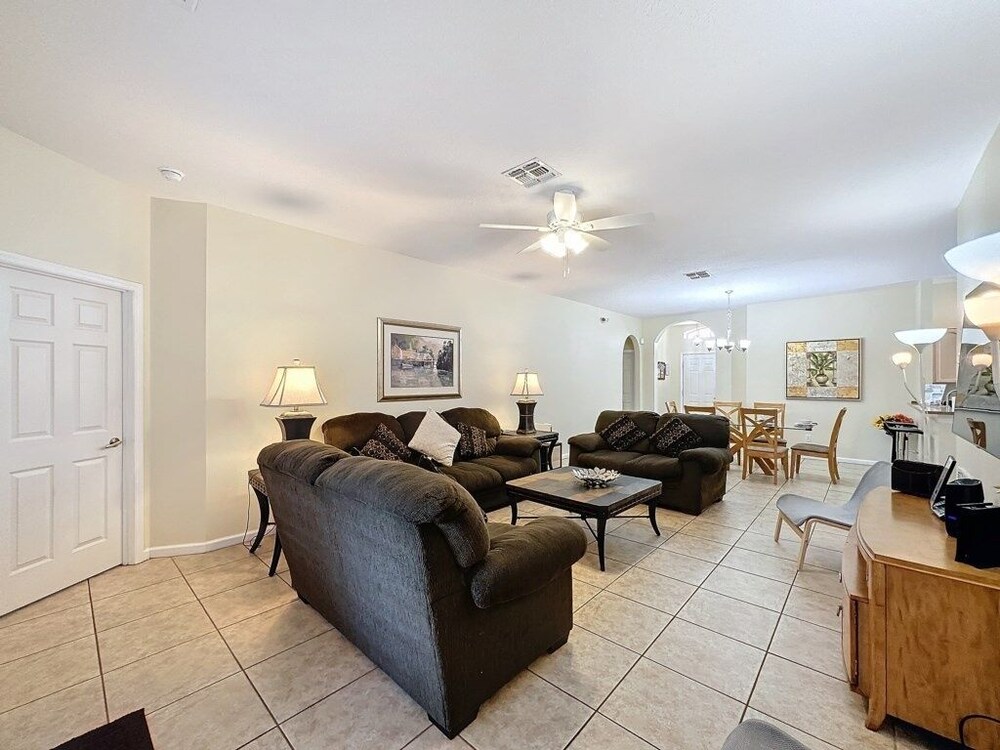 Walk To Silver Spurs Rodeo And Heritage Park 4 Bedroom Home