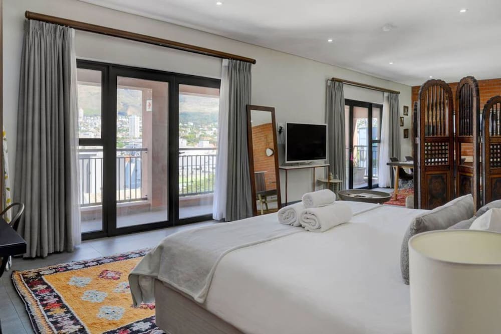 Penthouse Apt Historic Charm Incredible Views
