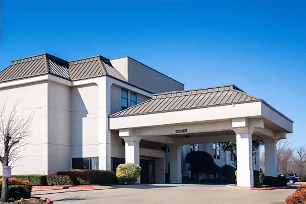 Hotel Days Inn by Wyndham Fort Worth North / Fossil Creek - Image 1