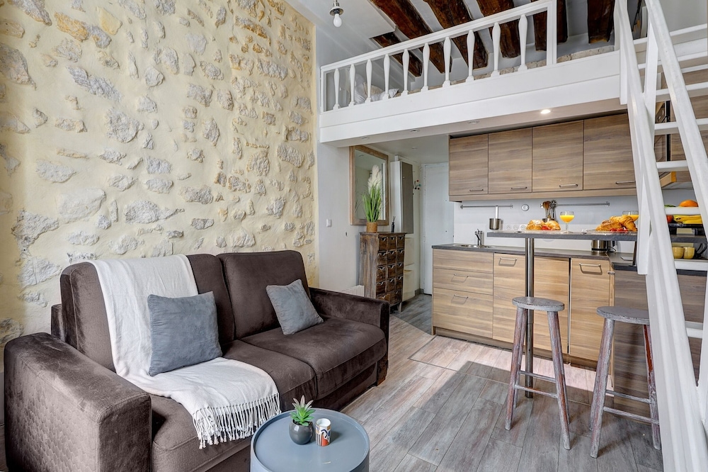 Charming Le Marais Mezzanine Studio