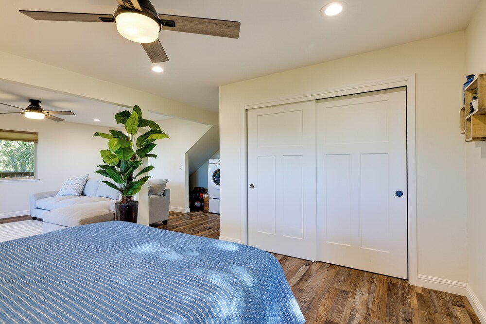Ski, Hike & Fish: Mtn-view Gem w/ Deck in Tuolumne