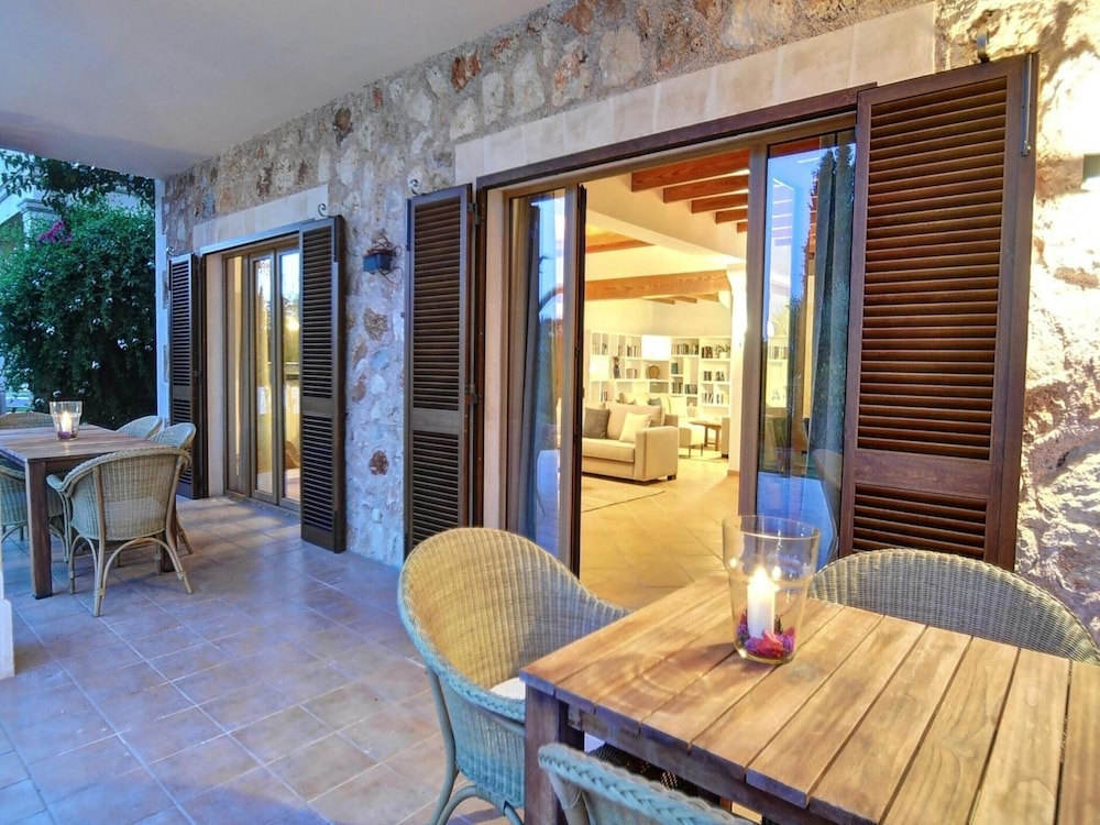 Exquisite Villa With Views
