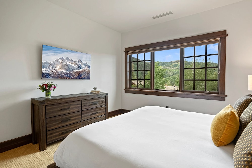 Arrowleaf Lodge at Deer Valley Resort - Three Bedroom Residence #203 3 Condo