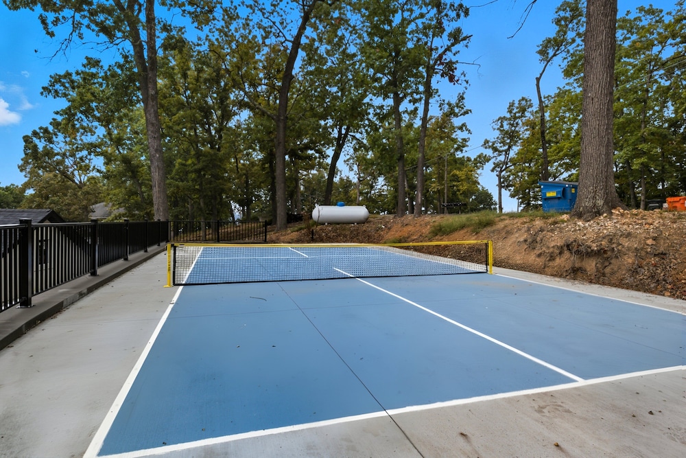 Huge Private Dock w/ 2 Slips + 2pwc, Beautiful Views, Lakeside Hot Tub, Pool & Pickleball