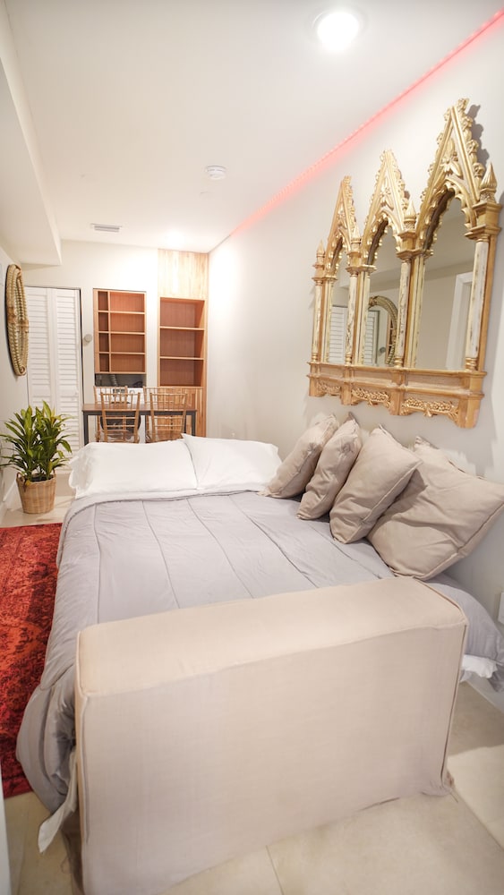 Gorgeous Apartment with Free Parking