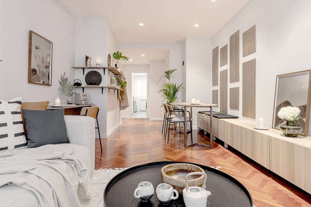 Raja - 2 Bedrooms Apartment in Almagro