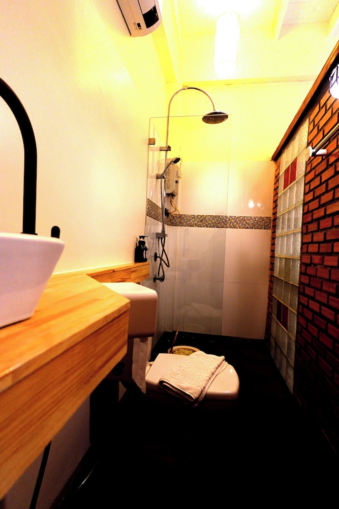 To The Moon Guesthouse