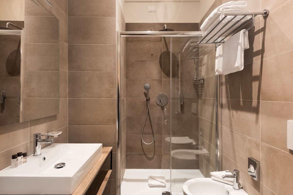 At 41 Luxury Suites & Rooms